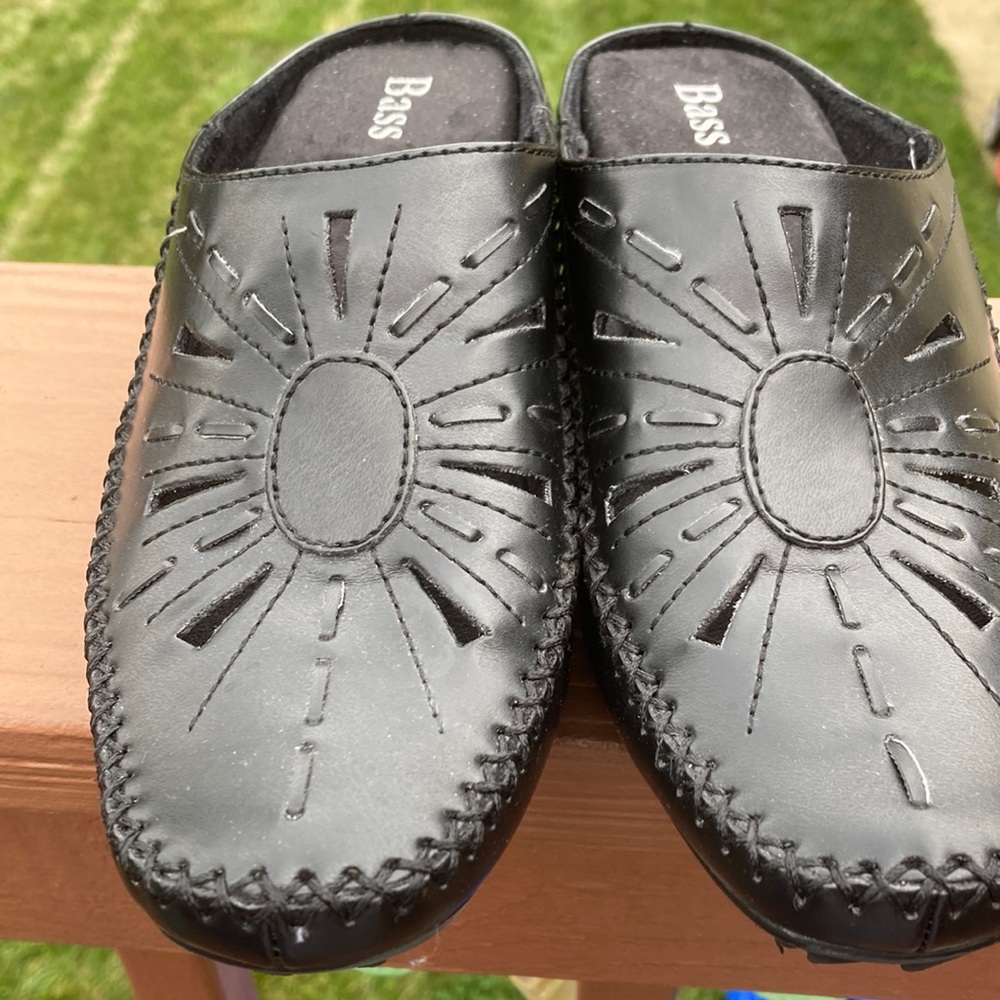 Bass-Vanna Black Slide. Size 9M